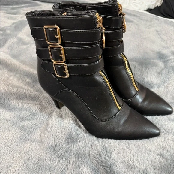 Elegant Black Ankle Boots with Gold Buckles - Picture 3 of 4